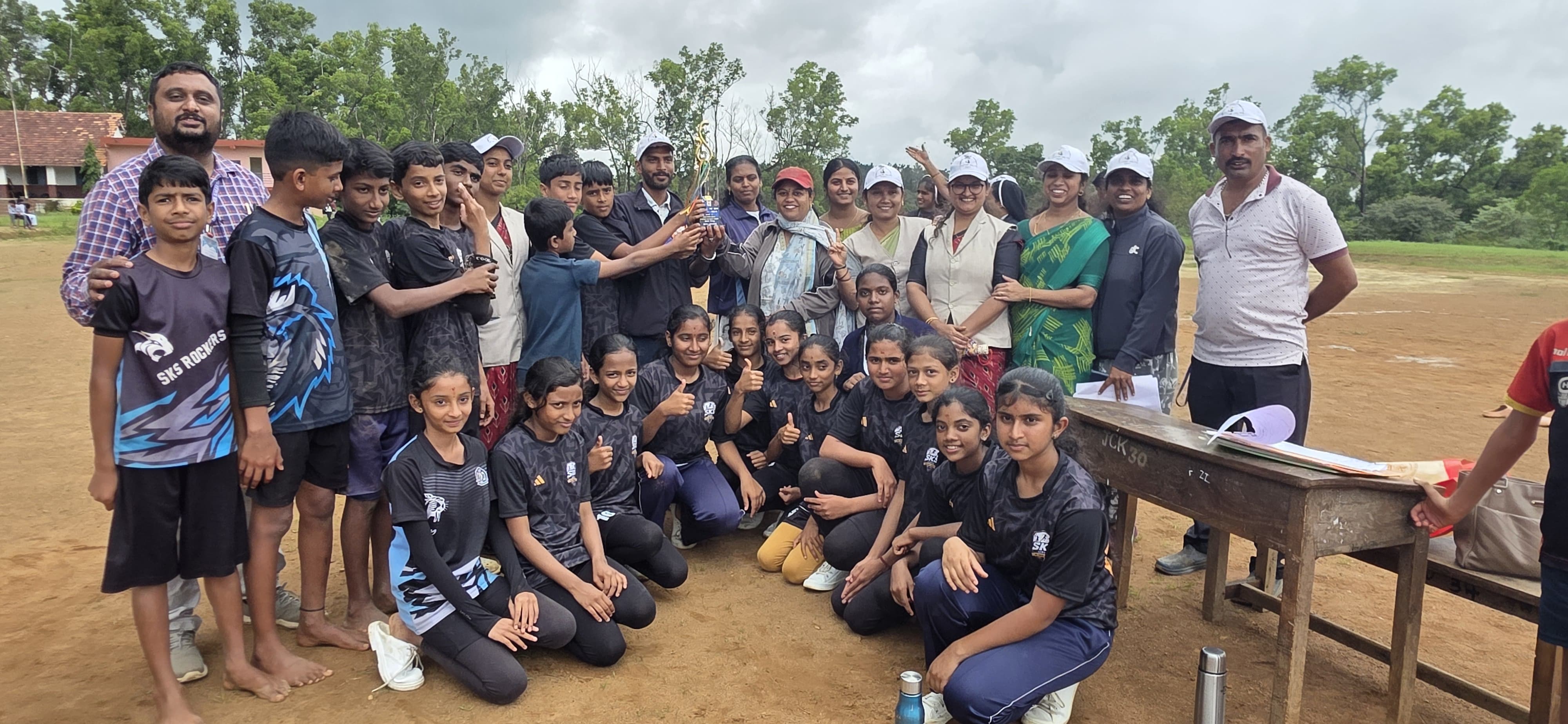 ವಲಯ ಮಟ್ಟದ ಕ್ರೀಡಾಕೂಟದಲ್ಲಿ ಶ್ರೀ ಶಿವಕುಮಾರ ಸ್ವಾಮೀಜಿ ಪ್ರಾಥಮಿಕ ಮತ್ತು ಪ್ರೌಢ ಕಲ್ಲುಮಠ  ಚಾಂಪಿಯನ್‌ಶಿಪ್ 