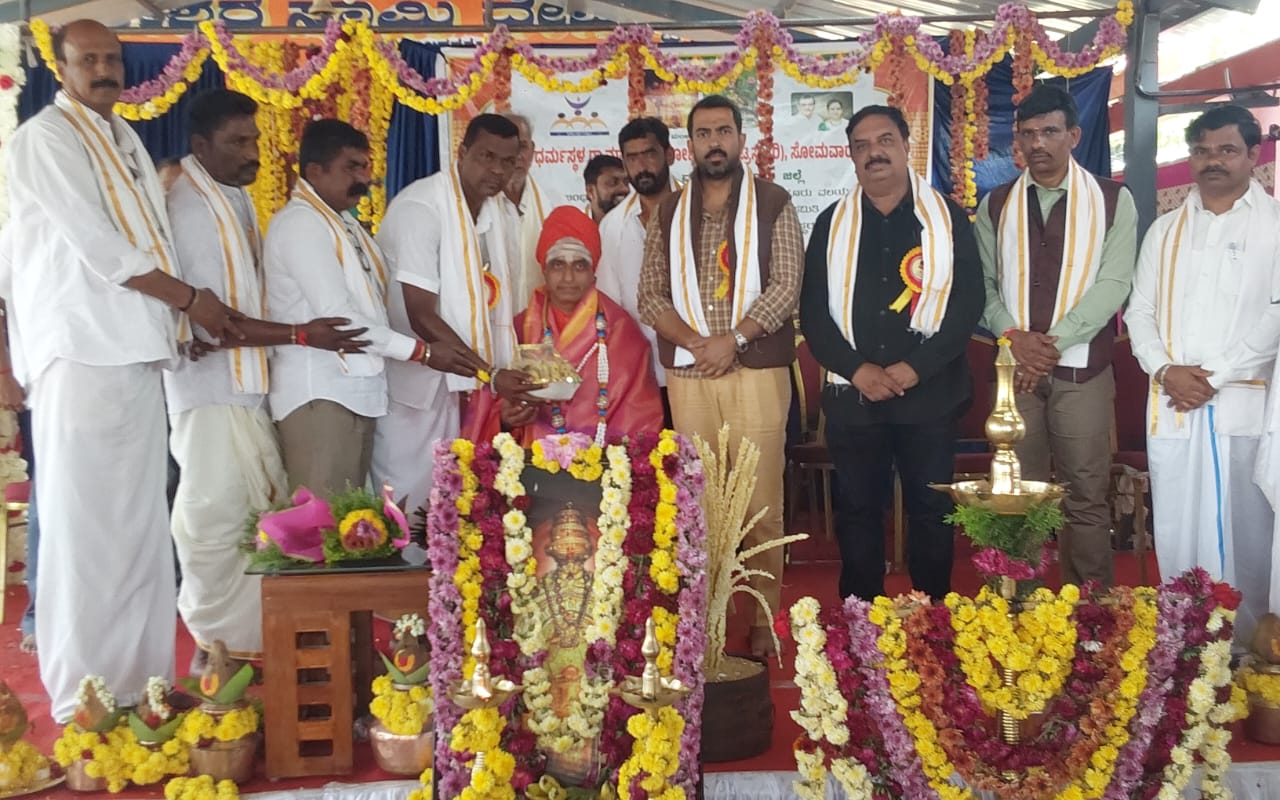 ಮಹಿಳೆಯರು ಸರ್ಕಾರದ ಮತ್ತು ಸಂಘ ಸಂಸ್ಥೆಗಳ ಯೋಜನೆಗಳ ಸದುಪಯೋಗ ಪಡೆಯುವ ಮೂಲಕ ಆರ್ಥಿಕವಾಗಿ ಸಬಲೀಕರಣ ಹೊಂದಬೇಕು: ಶಾಸಕ ಡಾ ಮಂತರ್ ಗೌಡ