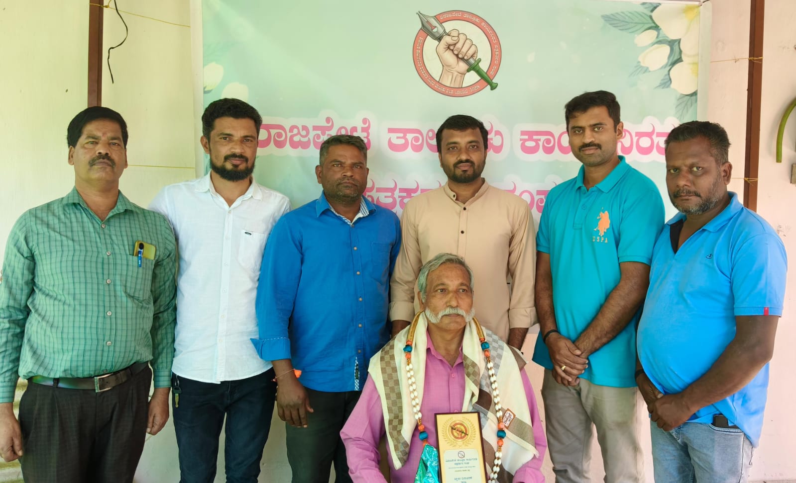 ಶಿಕ್ಷಕರ ದಿನಾಚರಣೆ ಅಂಗವಾಗಿ ವಿರಾಜಪೇಟೆ ತಾಲ್ಲೂಕು ಕಾರ್ಯನಿರತ ಪತ್ರಕರ್ತರ ಸಂಘದ ವತಿಯಿಂದ ನಿವೃತ್ತ ಶಿಕ್ಷಕರಾದ ಜಿಮ್ಮಿ ಸಿಕ್ವೇರಾ ಅವರಿಗೆ ಸನ್ಮಾನ