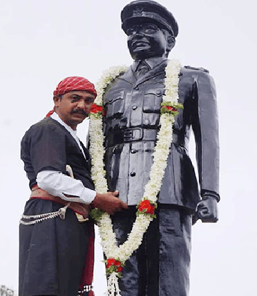 ಸೋಮವಾರ ಸ್ಕ್ವಾಡ್ರನ್ ಲೀಡರ್ ಅಜ್ಜಮಾಡ ಬಿ.ದೇವಯ್ಯ ಅವರ 61ನೇ ಪುಣ್ಯಸ್ಮರಣೆ:  ಮಡಿಕೇರಿಯಲ್ಲಿ ಸಮರ ವೀರನಿಗೆ ಗೌರವ ಸಮರ್ಪಣೆ