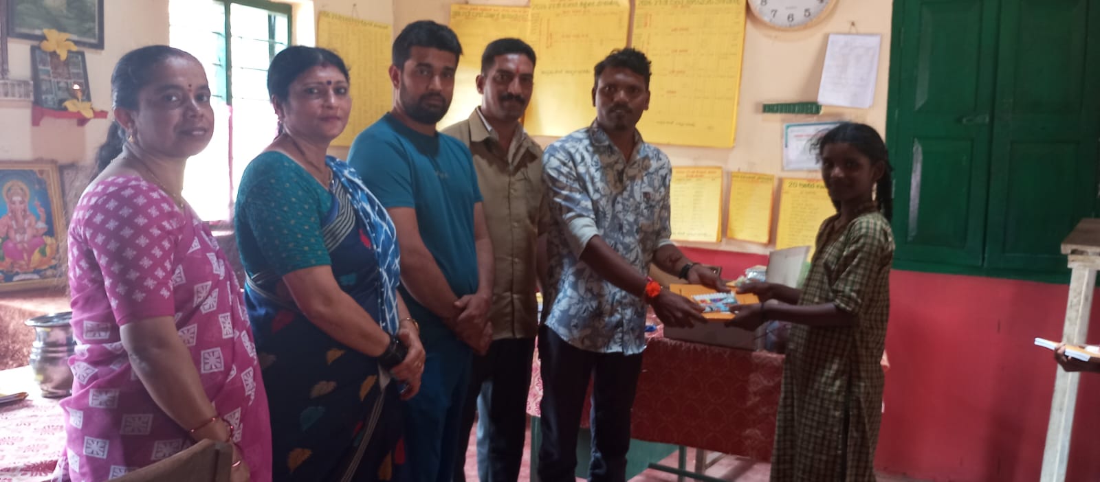 ಬೇತು ಸರ್ಕಾರಿ ಶಾಲೆಯ ವಿದ್ಯಾರ್ಥಿಗಳಿಗೆ ಶ್ರೀ ಕೃಷ್ಣ ಜನ್ಮಾಷ್ಟಮಿ ಪ್ರಯುಕ್ತ ಹಳೇ ವಿದ್ಯಾರ್ಥಿಯಿಂದ ಲೇಖನ ಸಾಮಗ್ರಿ ವಿತರಣೆ