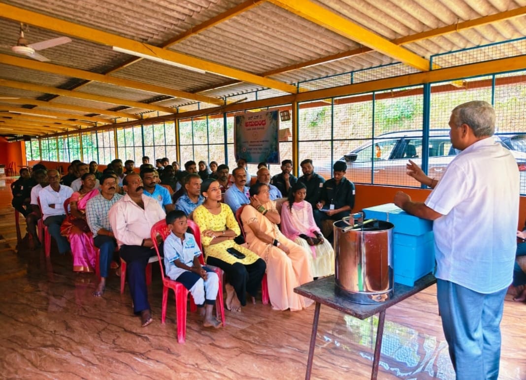 ಬೆಟೋಳಿ ಗ್ರಾಮದಲ್ಲಿ ಜೇನು ಕೃಷಿ ಕುರಿತು ಮಾಹಿತಿ ಕಾರ್ಯಕ್ರಮ