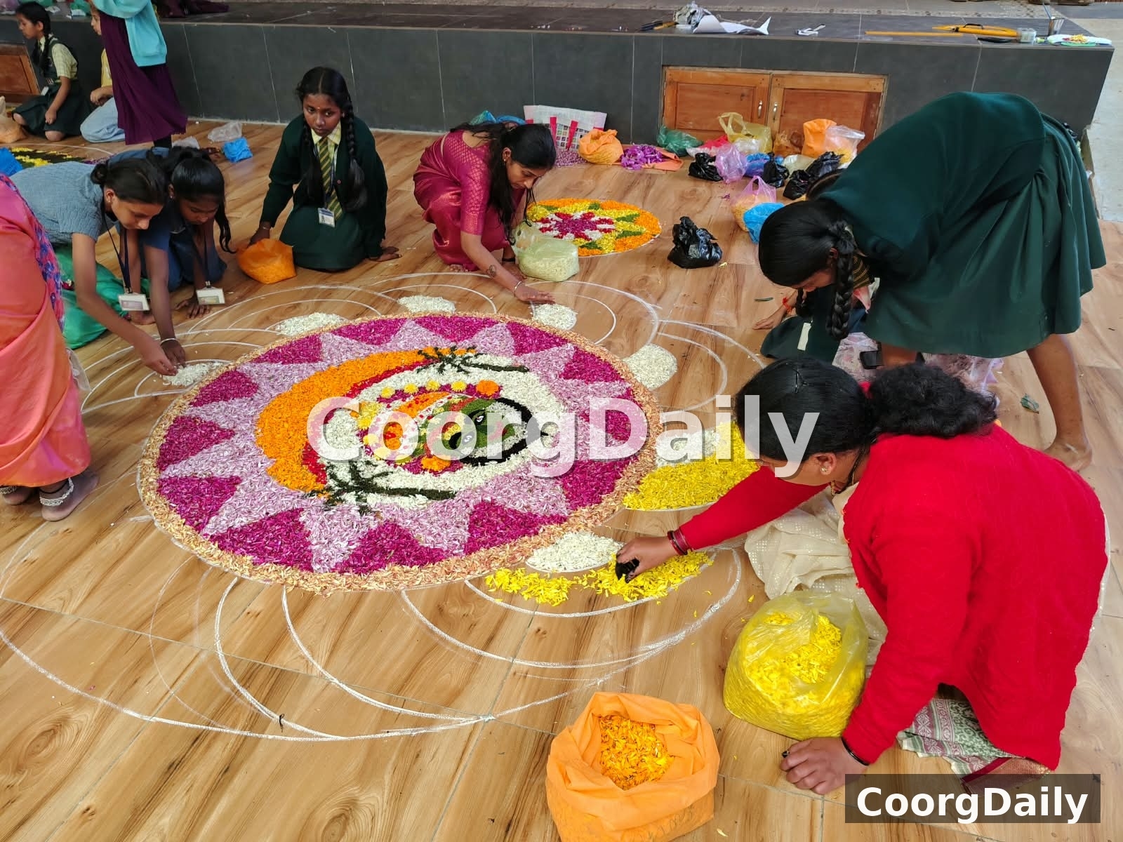 ಚೇರಂಬಾಣೆಯ ಅರುಣ ಶಾಲೆಯಲ್ಲಿ ವಿದ್ಯಾರ್ಥಿಗಳಿಗೆ ಪೂಕಳಂ ಸ್ಪರ್ಧೆ: ಗಂಗಾ ತಂಡಕ್ಕೆ ಪ್ರಥಮ ಸ್ಥಾನ 