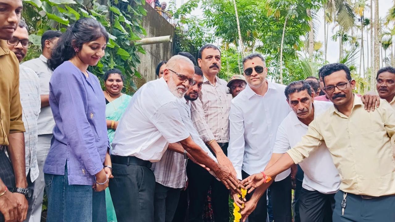 ಇಂಜಿಲಗೆರೆ ಗ್ರಾಮಕ್ಕೆ ಶಾಸಕ ಪೊನ್ನಣ್ಣ ಭೇಟಿ - 4.50 ಲಕ್ಷದಲ್ಲಿ ಕೊಳವೆ ಬಾವಿ ಕಾಮಗಾರಿಗೆ ಭೂಮಿ ಪೂಜೆ