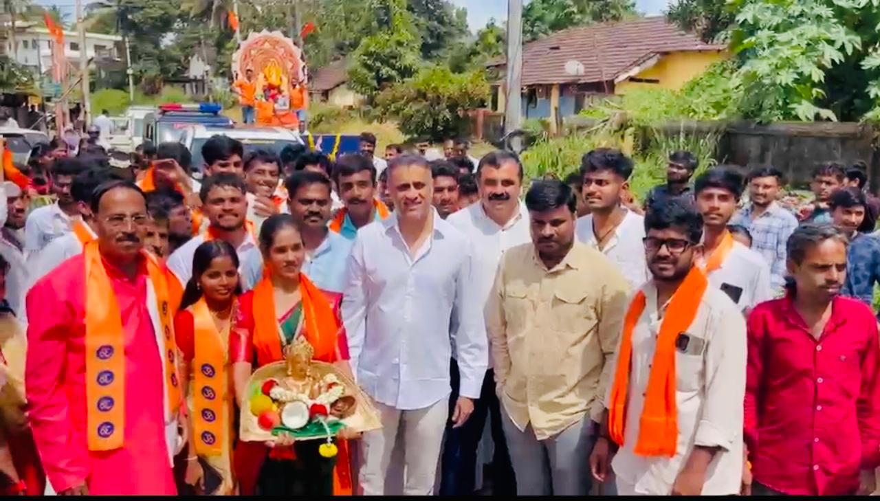 ಪೊನ್ನಂಪೇಟೆಯಲ್ಲಿ ಗಣಪತಿ ಮೆರವಣಿಗೆಯಲ್ಲಿ ಶಾಸಕ ಎ.ಎಸ್ ಪೊನ್ನಣ್ಣ ಭಾಗಿ
