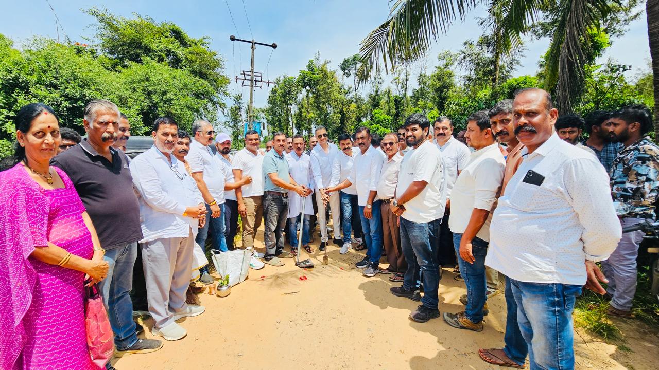 ಟಿ.ಶೆಟ್ಟಿಗೇರಿ ಚೀಪೆಕೊಲ್ಲಿಯಲ್ಲಿ 12 ಲಕ್ಷ ವೆಚ್ಚದ ರಸ್ತೆ ಅಭಿವೃದ್ಧಿ ಕಾಮಗಾರಿಗೆ ಶಾಸಕ ಎ.ಎಸ್ ಪೊನ್ನಣ್ಣ ಭೂಮಿಪೂಜೆ