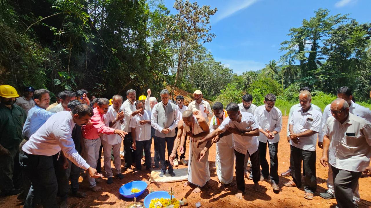 ಸಂಪಾಜೆಯಲ್ಲಿ ರೂ. 20 ಕೋಟಿ ವೆಚ್ಚದ ನೂತನ 33/11 ಕೆ.ವಿ ವಿದ್ಯುತ್ ಪ್ರಸರಣ ಕೇಂದ್ರಕ್ಕೆ ಶಾಸಕ ಎ.ಎಸ್. ಪೊನ್ನಣ್ಣ ಭೂಮಿಪೂಜೆ