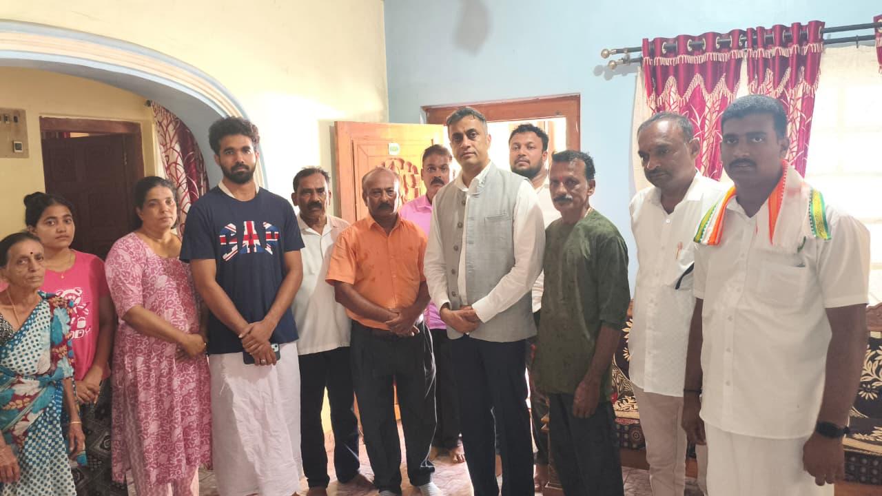 ದಿವಂಗತ ಬಿಜೆಪಿ ಮುಖಂಡ ಕೆದಂಬಾಡಿ ಜಗದೀಶ್ ಮನೆಗೆ ಶಾಸಕ ಪೊನ್ನಣ್ಣ ಭೇಟಿ: ಕುಟುಂಬಕ್ಕೆ ಸಾಂತ್ವನ