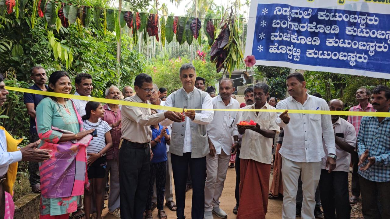 ಪೆರಾಜೆಯಲ್ಲಿ ವಿವಿಧ ರಸ್ತೆಗಳನ್ನು ಲೋಕಾರ್ಪಣೆಗೊಳಿಸಿದ ಶಾಸಕ ಪೊನ್ನಣ್ಣ