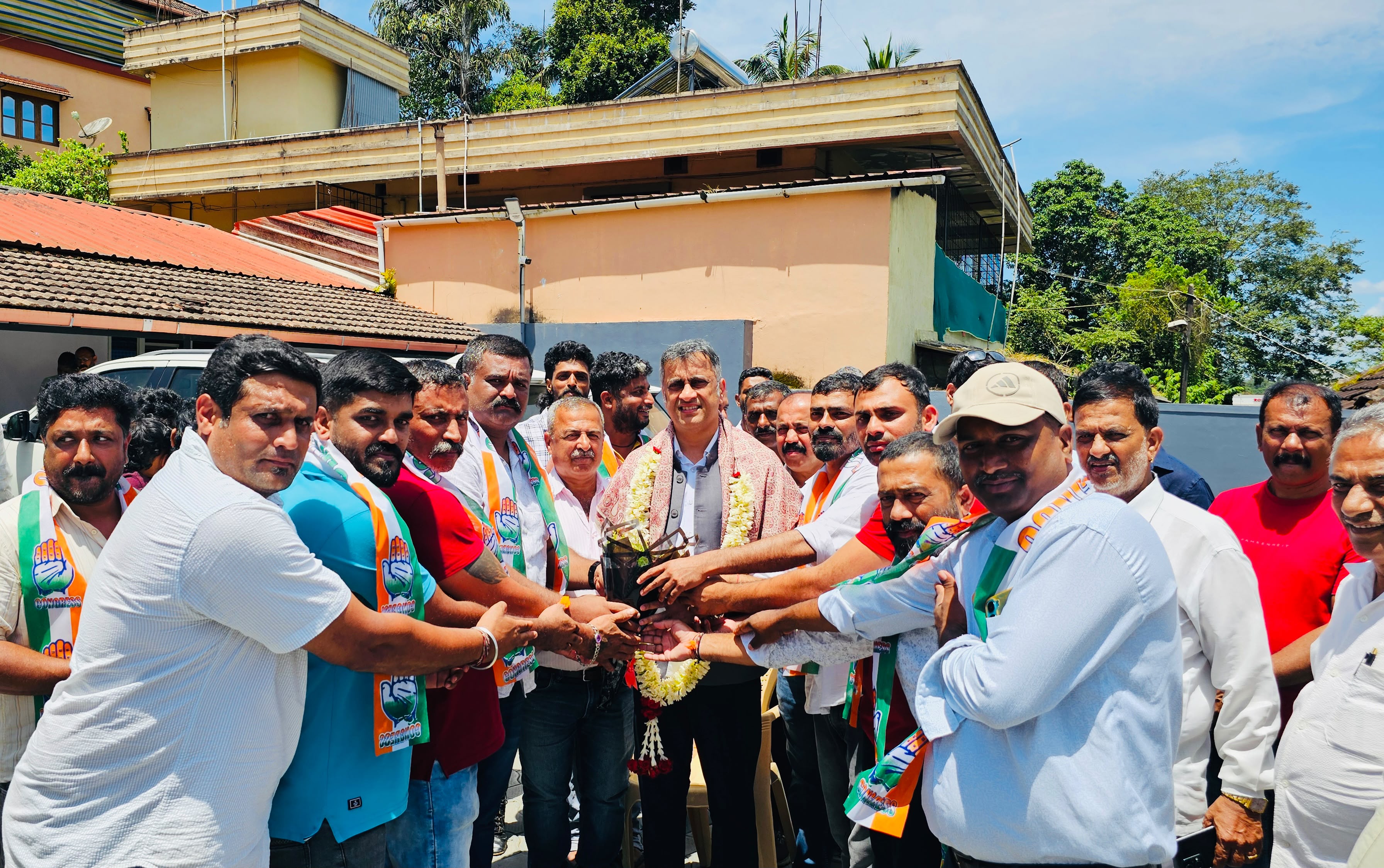 ಬಿಜೆಪಿ ತೊರೆದು ಕಾಂಗ್ರೆಸ್ಗೆ ಸೇರ್ಪಡೆ