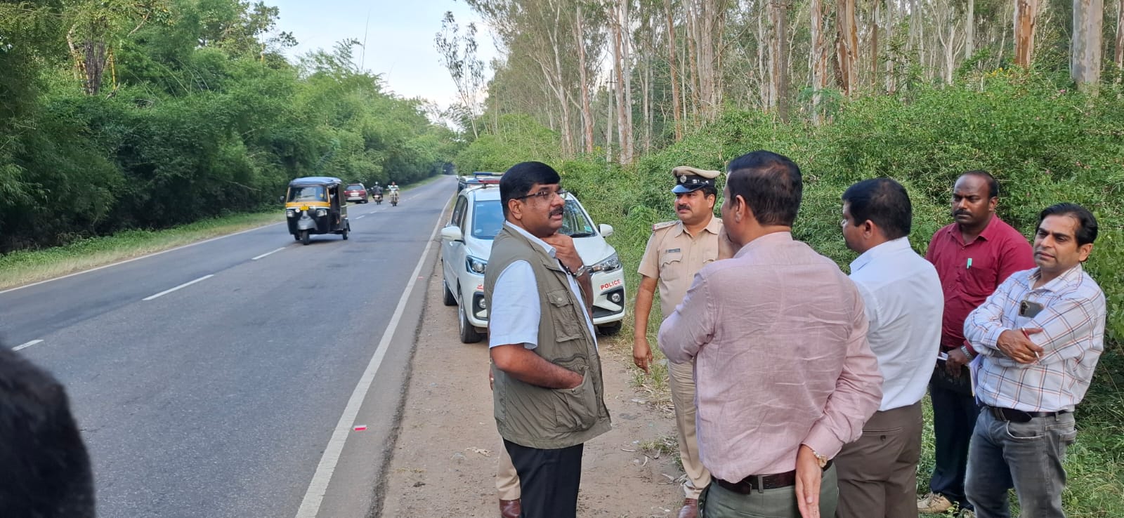 ಆನೆಕಾಡು ಬಳಿಯ ಅಪಘಾತ ಸ್ಥಳಕ್ಕೆ ಜಿಲ್ಲಾಧಿಕಾರಿ; ಭೇಟಿ ರಸ್ತೆ ಸುರಕ್ಷತಾ ಮಾರ್ಗಸೂಚಿ ಅಳವಡಿಕೆಗೆ ಸೂಚನೆ