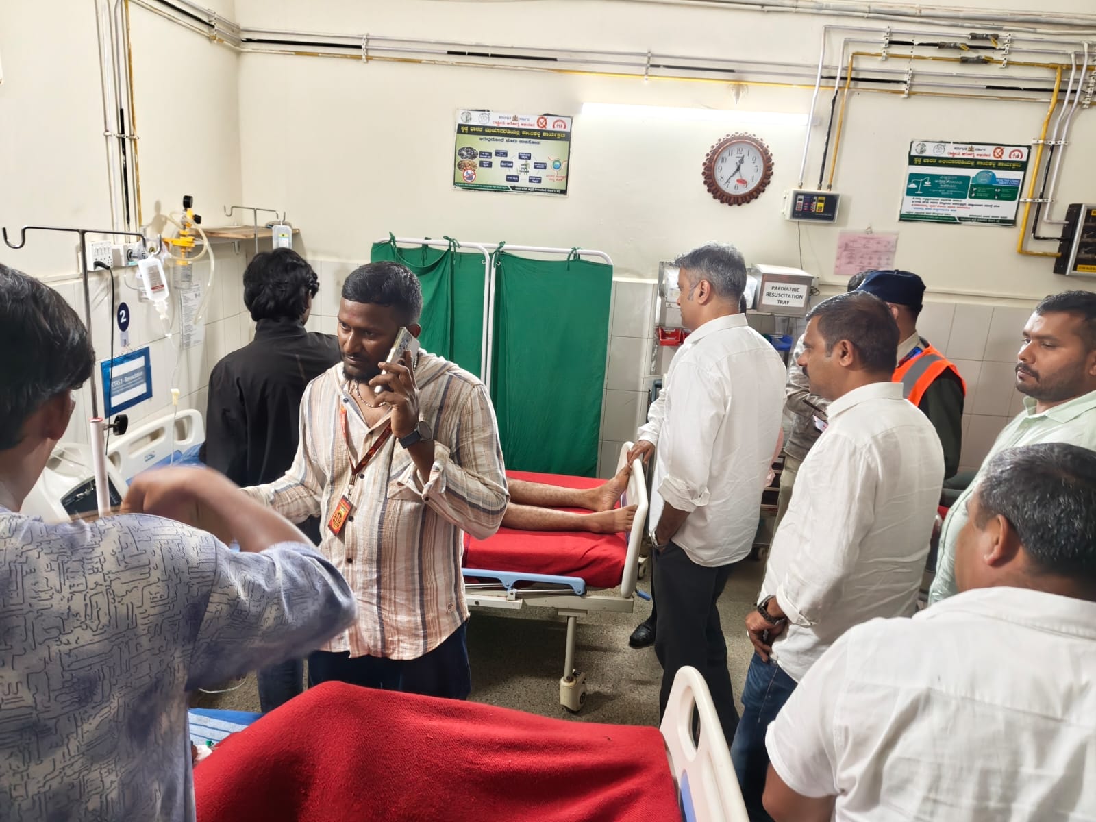 ವಿರಾಜಪೇಟೆ;ಗೌರಿ-ಗಣೇಶ ವಿಸರ್ಜನಾ ಶೋಭಾಯಾತ್ರೆಯಲ್ಲಿ ಆಕಸ್ಮಿಕ ದುರಂತ;ತೇರಿಗೆ ವಿದ್ಯುತ್ ತಂತಿ ತಗುಲಿ ಬೆಂಕಿ, 4 ಮಂದಿಗೆ ಗಾಯ