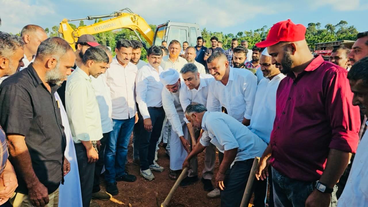 ಎಮ್ಮೆಮಾಡು ಗ್ರಾಮದಲ್ಲಿ ₹25 ಲಕ್ಷ ವೆಚ್ಚದ ಕಿರು ಸೇತುವೆ ಕಾಮಗಾರಿಗೆ ಶಾಸಕ ಪೊನ್ನಣ್ಣ ಭೂಮಿಪೂಜೆ