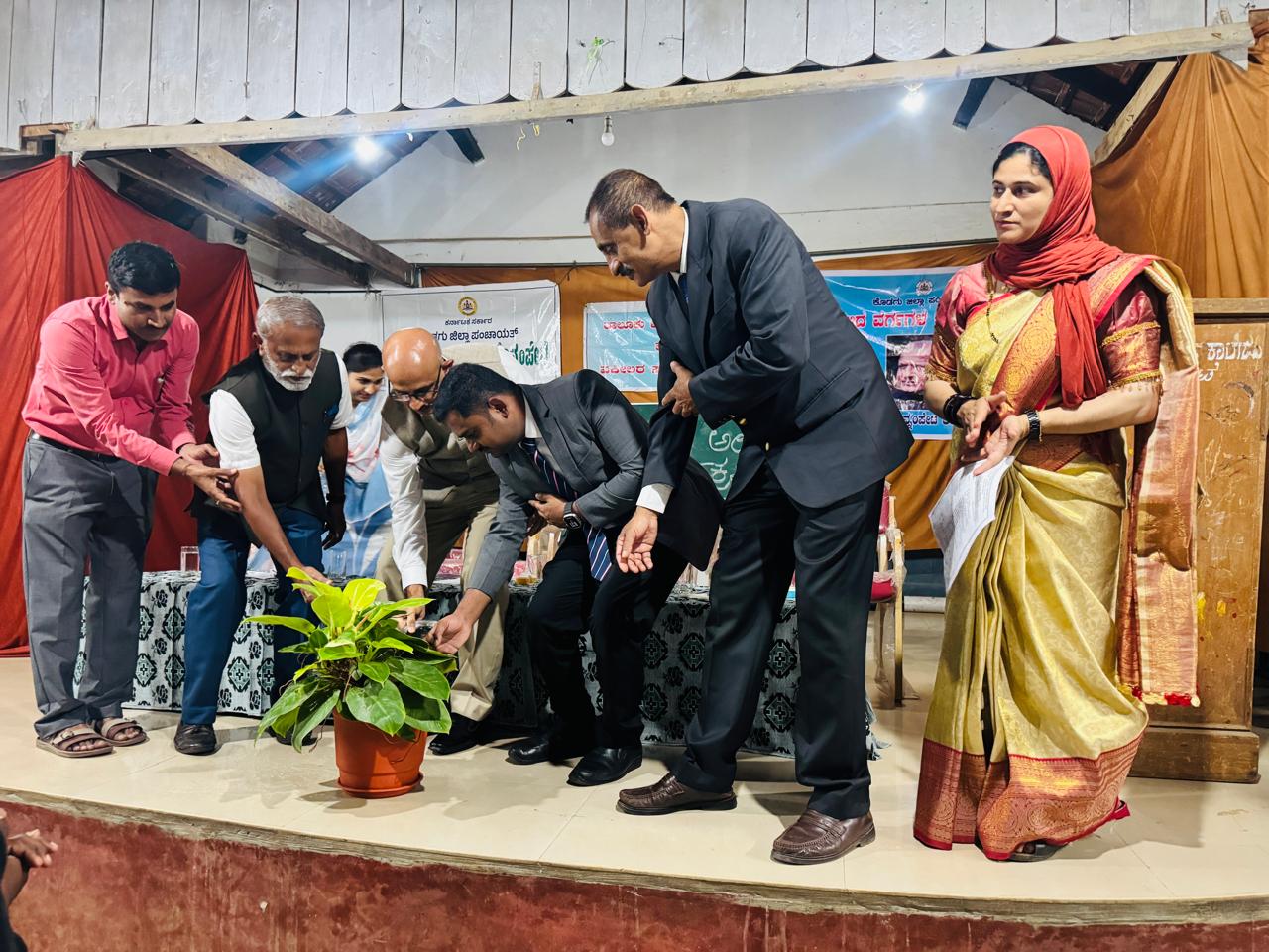 ವಿರಾಜಪೇಟೆಯಲ್ಲಿ ಕಾನೂನು ಅರಿವು ಮತ್ತು ಪೌಷ್ಠಿಕಾಂಶ ಅಭಿಯಾನ ಯಶಸ್ವಿ: ವಿದ್ಯಾರ್ಥಿಗಳಿಗೆ ಕಾನೂನು ಮತ್ತು ಆರೋಗ್ಯದ ಪಾಠ
