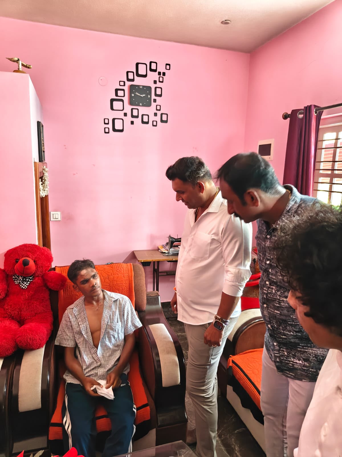 ಅಪಘಾತದಲ್ಲಿ ಮೃತಪಟ್ಟವರ ಕುಟುಂಬಗಳಿಗೆ ಪ್ರಸನ್ನ ಎಡಿಕೇರಿ ಸಾಂತ್ವನ