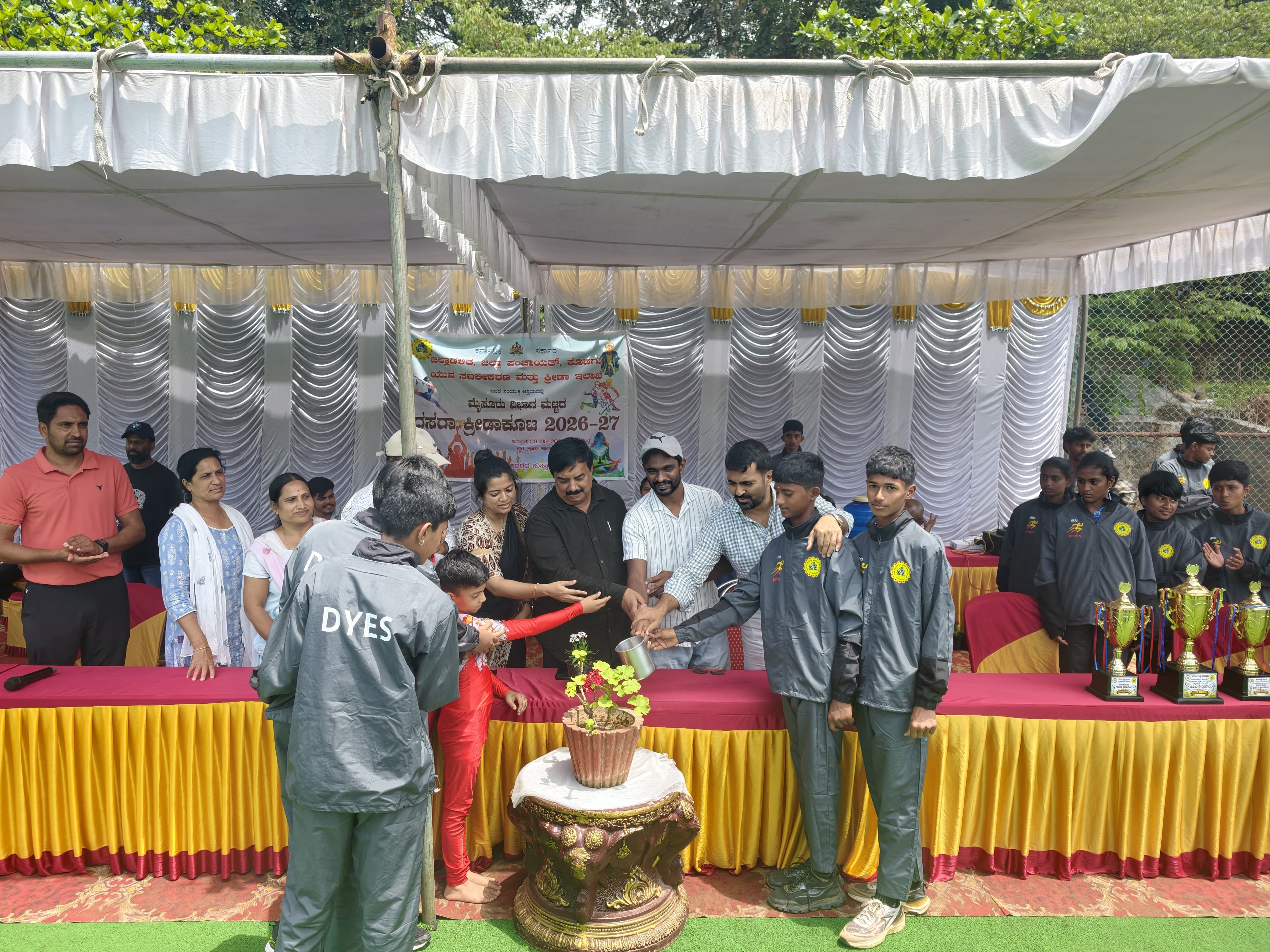 ಮೈಸೂರು ವಿಭಾಗ ಮಟ್ಟದ ದಸರಾ ಕ್ರೀಡಾಕೂಟಕ್ಕೆ ಚಾಲನೆ ನೀಡಿದ ಶಾಸಕ ಡಾ.ಮಂತರ್ ಗೌಡ