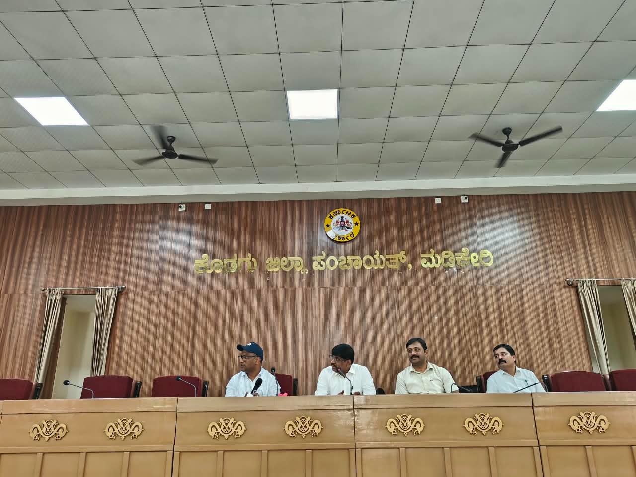 ಗ್ರಾಮೀಣಾಭಿವೃದ್ದಿ ಯೋಜನೆಗಳ ಪ್ರಗತಿ ಪರಿಶೀಲನಾ ಸಭೆ
