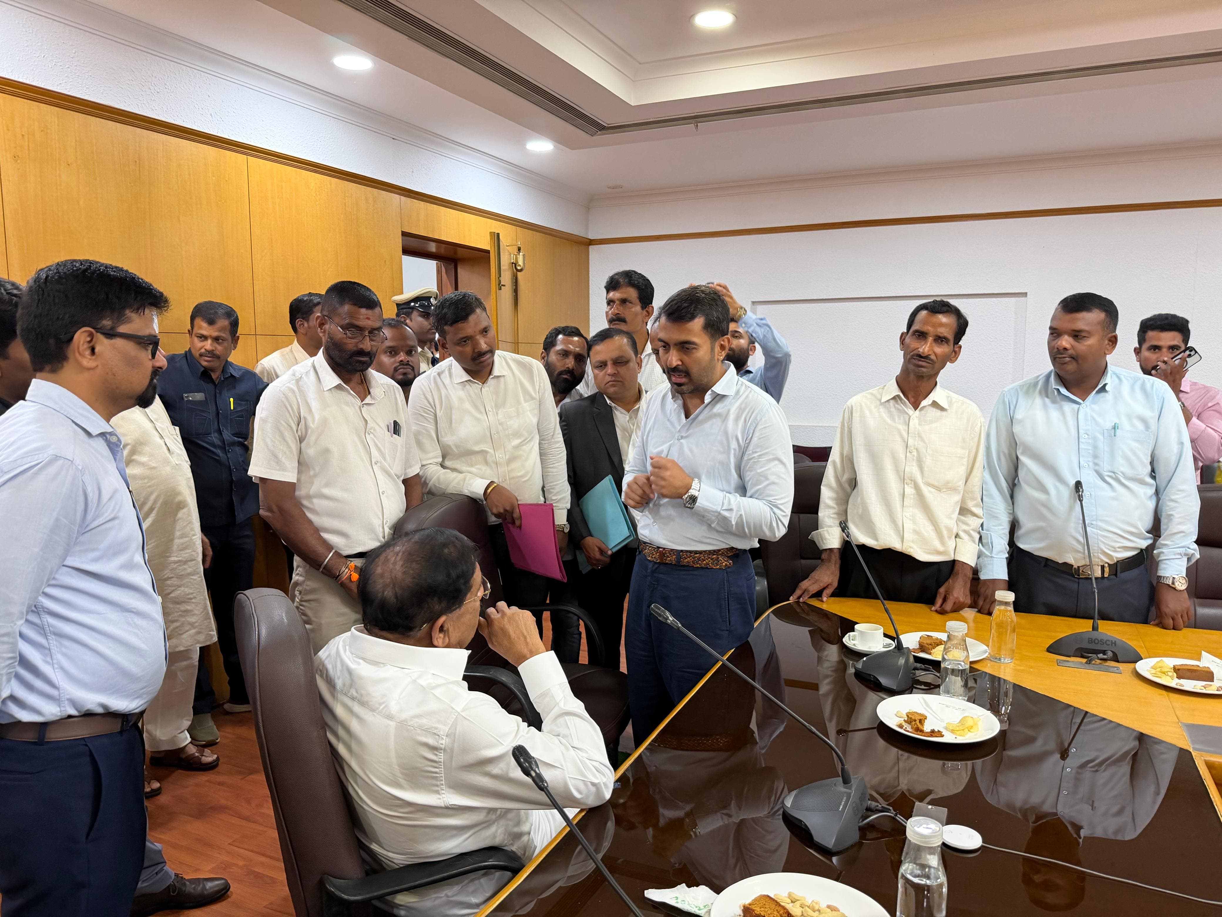 ಯಡವನಾಡು, ಅತ್ತೂರು ಕಂದಾಯ ಗ್ರಾಮ ಪುನರ್ ಸ್ಥಾಪನೆಗೆ ಶಾಸಕ ಮಂತರ್ ಗೌಡ ನೇತೃತ್ವದಲ್ಲಿ ಸಚಿವರಿಗೆ ಮನವಿ
