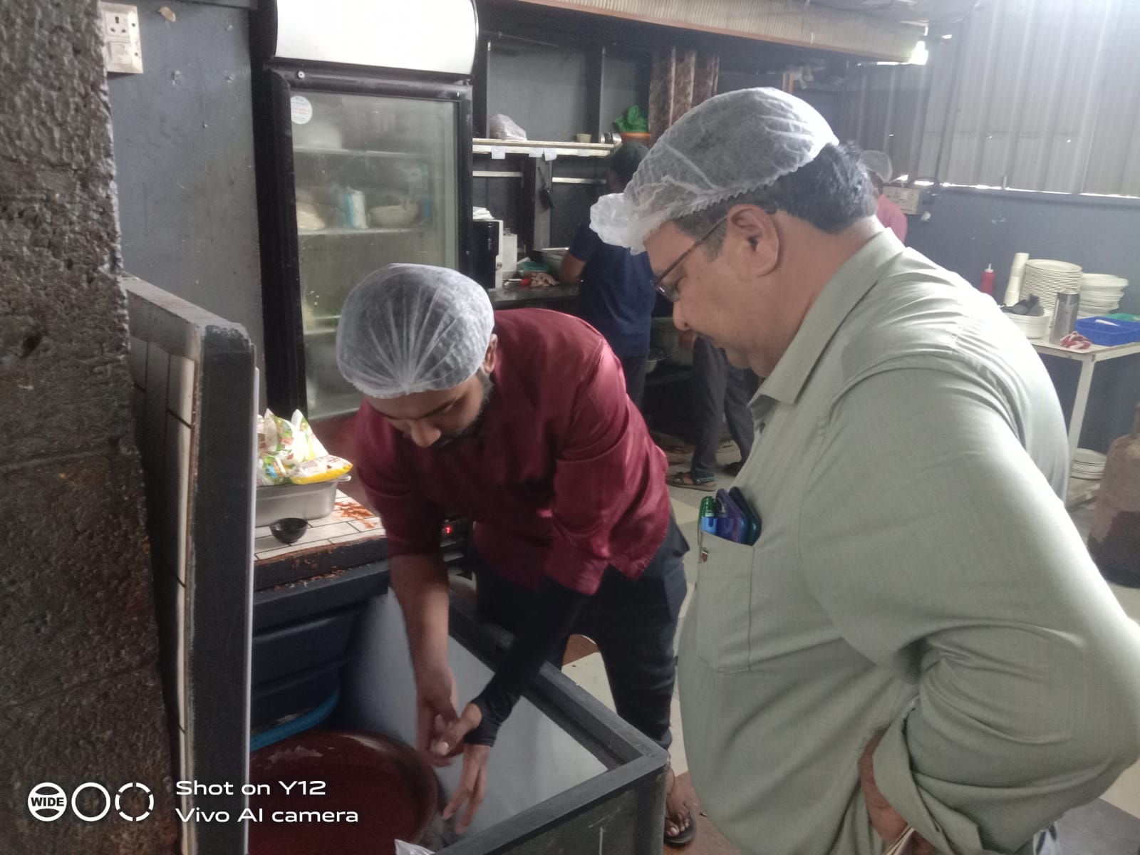 ಹೋಟೆಲ್, ಬೇಕರಿಗಳಿಗೆ ಅನಿರೀಕ್ಷಿತ ದಾಳಿ