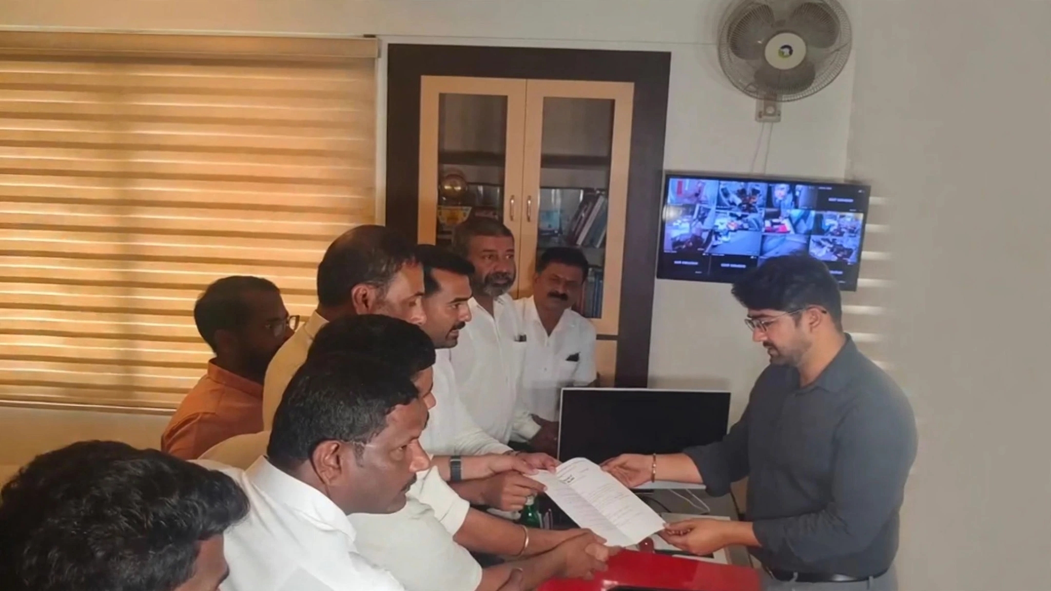 ಬ್ಯಾಡಗೊಟ್ಟ SIR ಅಕ್ರಮ: ಚುನಾವಣಾಧಿಕಾರಿಗಳಿಗೆ ಕಾಂಗ್ರೆಸ್ ದೂರು
