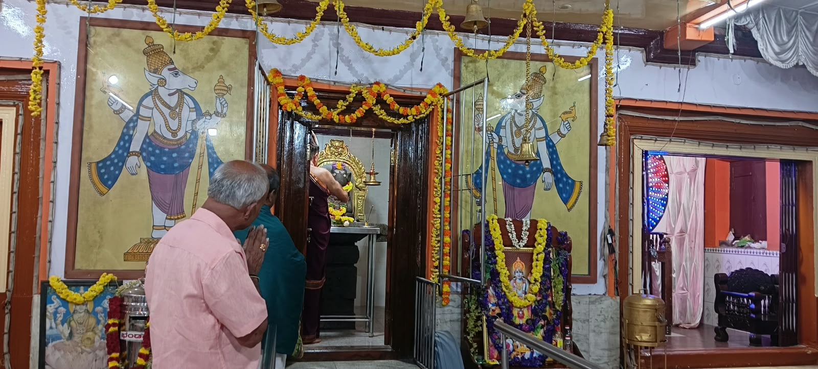ವಿರಾಜಪೇಟೆ ಐತಿಹಾಸಿಕ ಗೌರಿ-ಗಣೇಶ ಉತ್ಸವದ ವಿಸರ್ಜನೆಯ ಬಳಿಕ ಬಸವೇಶ್ವರ ದೇವಸ್ಥಾನ ಸಮಿತಿ ವತಿಯಿಂದ ಶಾಂತಿ ಪೂಜೆ