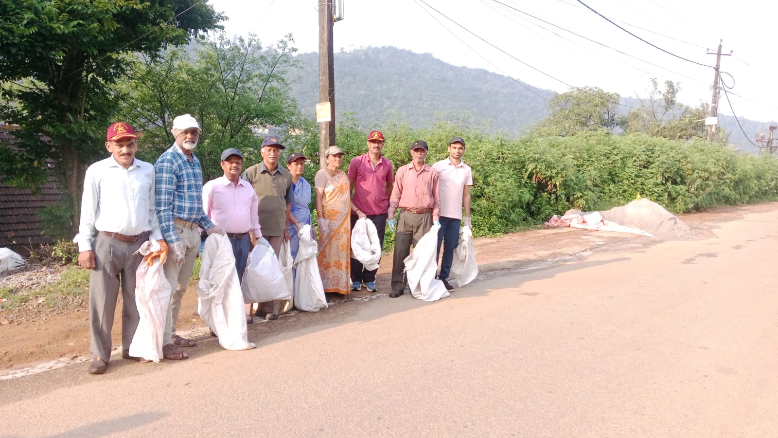 ಕ್ಲೀನ್ ಕೊಡಗು : ಮಾಜಿ ಸೈನಿಕರು, ನಿವೃತ್ತ ನೌಕರರಿಂದ ಸ್ವಚ್ಛತಾ ಅಭಿಯಾನ