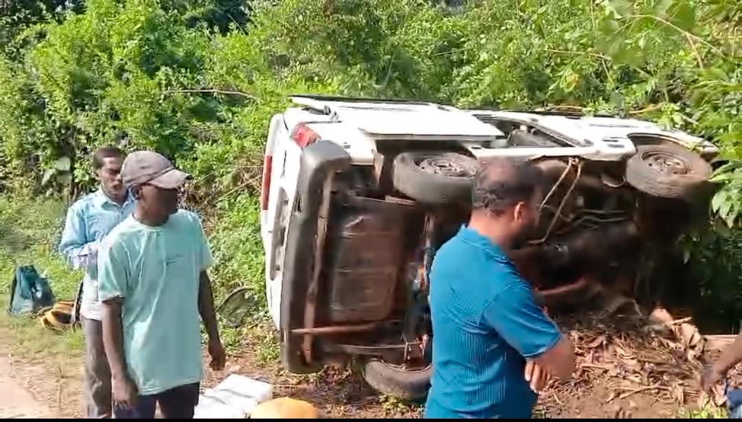 ಚಾಲಕನ ನಿಯಂತ್ರಣ ತಪ್ಪಿ ಪಲ್ಟಿಯಾದ ಕಾರು; ನಾಲ್ವರು ಪ್ರಯಾಣಿಕರು ಪಾರು