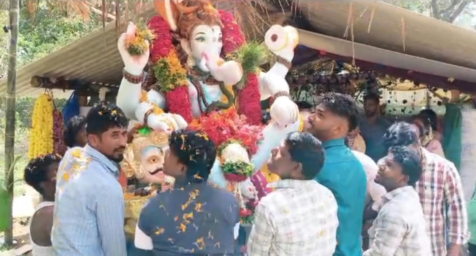 ಬುಡಕಟ್ಟು ಸಂಸ್ಕೃತಿಯ ಸೊಬಗಿನಲ್ಲಿ ತಟ್ಟಳ್ಳಿ ಹಾಡಿಯಲ್ಲಿ ಗಣೇಶೋತ್ಸವ