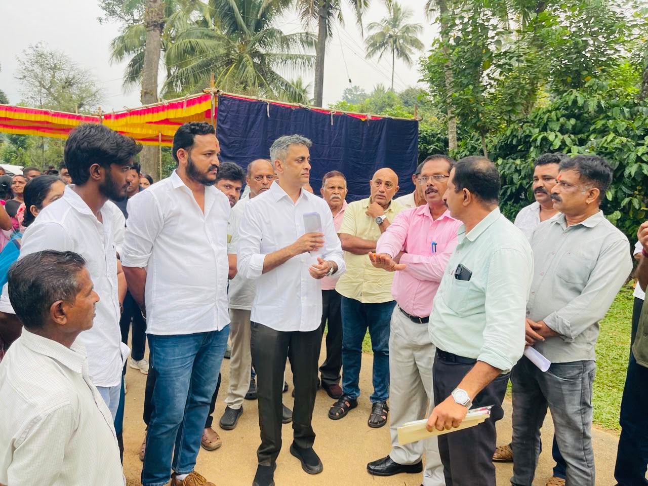 ಬೆಟ್ಟಗೇರಿಗೆ ಶಾಸಕ ಎ.ಎಸ್.ಪೊನ್ನಣ್ಣ ಭೇಟಿ: ಸಮುದಾಯ ಭವನ ನಿರ್ಮಾಣಕ್ಕೆ ಸ್ಥಳ ಪರಿಶೀಲನೆ