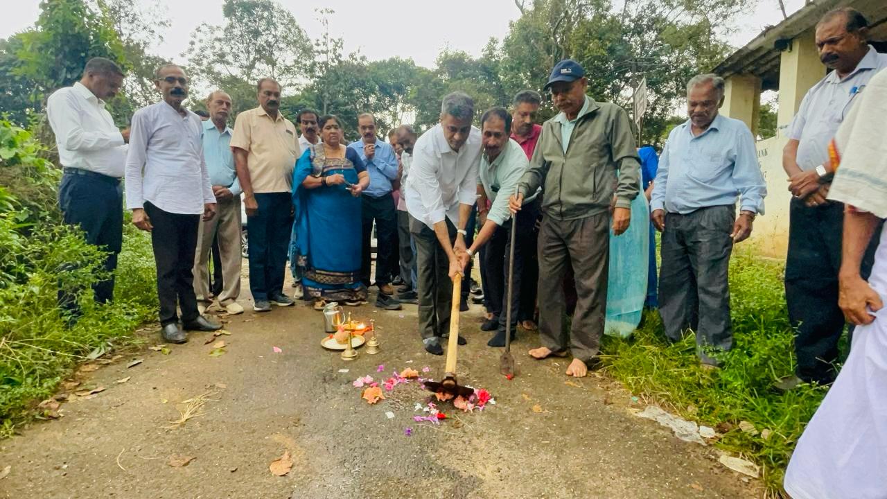 ಐನ್ ಮನೆಗೆ ತೆರಳುವ ರಸ್ತೆ ಅಭಿವೃದ್ಧಿ ಕಾಮಗಾರಿಗೆ ಶಾಸಕ ಎಎಸ್ ಪೊನ್ನಣ್ಣ ಚಾಲನೆ