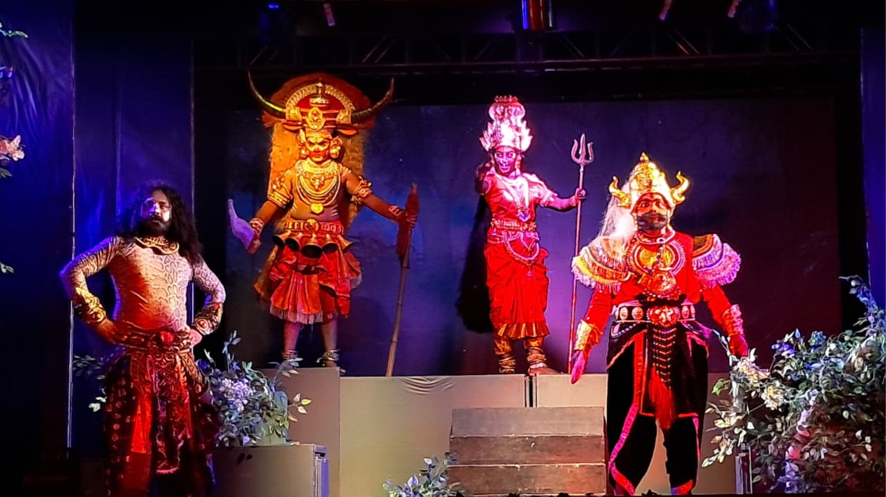 48ನೇ ವರ್ಷದ ಗೋಣಿಕೊಪ್ಪಲು ದಸರಾ ಜನೋತ್ಸವ: 5ನೇ ದಿನ ಕಾಡಗಗ್ಗರ ನಾಟಕಕ್ಕೆ ಭಾರಿ ಮೆಚ್ಚುಗೆ
