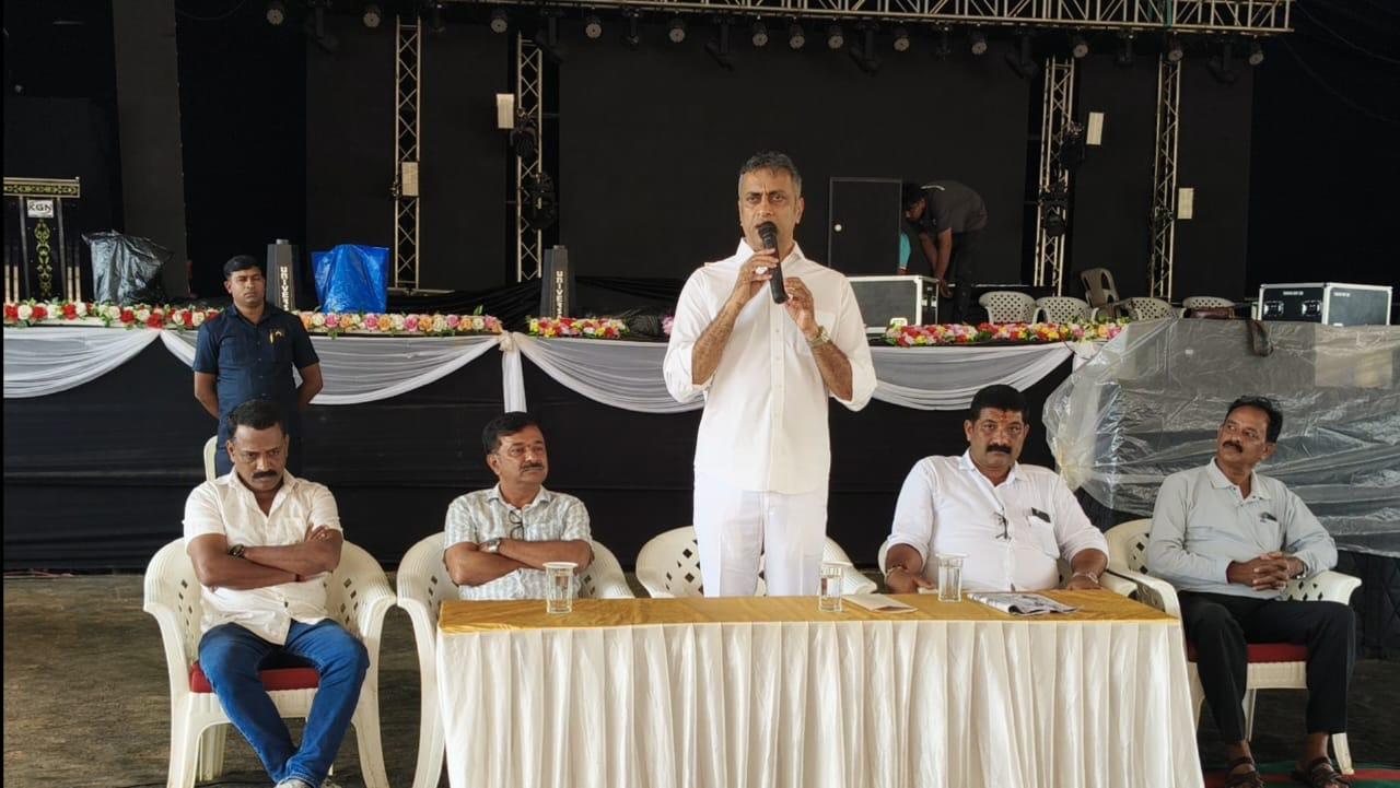 ಗೋಣಿಕೊಪ್ಪ ದಸರಾ: ದಶಮಂಟಪ ಸಮಿತಿಗಳೊಂದಿಗೆ ಶಾಸಕ ಎ.ಎಸ್.ಪೊನ್ನಣ್ಣ ವಿಶೇಷ ಸಭೆ - ತಲಾ 2.5 ಲಕ್ಷ ಅನುದಾನ ಘೋಷಣೆ