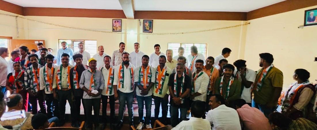 ಟಿ.ಶೆಟ್ಟಿಗೇರಿಯಲ್ಲಿ ಬಿಜೆಪಿ ತೊರೆದು 35ಕ್ಕೂ ಹೆಚ್ಚು ಮಂದಿ ಕಾಂಗ್ರೆಸ್ ಸೇರ್ಪಡೆ