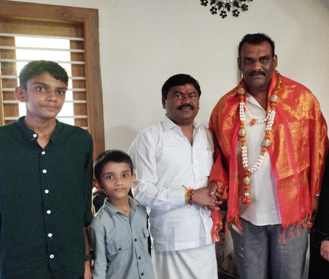 ಕೆಪಿಸಿಸಿ ಕಾರ್ಮಿಕ ವಿಭಾಗದ ರಾಜ್ಯಾಧ್ಯಕ್ಷ ಶಾಂತವೀರ್ ನಾಯಕ್ ಅವರನ್ನು ಭೇಟಿ ಮಾಡಿದ ಅಶ್ರಫ್ ಸೋಮವಾರಪೇಟೆ