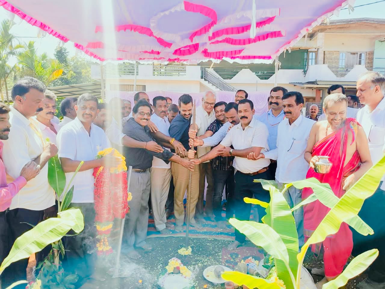 ಶಾಂತಳ್ಳಿಯಲ್ಲಿ ಸೆಸ್ಕ್ ಸೆಕ್ಷನ್ ಕಚೇರಿ ನಿರ್ಮಾಣಕ್ಕೆ ಭೂಮಿಪೂಜೆ ನೆರವೇರಿಸಿದ ಶಾಸಕ ಡಾ.ಮಂತರ್ ಗೌಡ