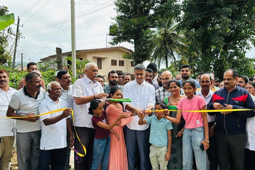 ವಿರಾಜಪೇಟೆ: ಪುರಸಭೆ ವ್ಯಾಪ್ತಿಯ ಗಾಂಧಿನಗರದಲ್ಲಿ 12 ಲಕ್ಷ ವೆಚ್ಚದಲ್ಲಿ ನಿರ್ಮಾಣಗೊಂಡ ನೂತನ ಕಾಂಕ್ರೀಟ್ ರಸ್ತೆ ಉದ್ಘಾಟಿಸಿದ ಶಾಸಕ‌ ಎಎಸ್ ಪೊನ್ನಣ್ಣ