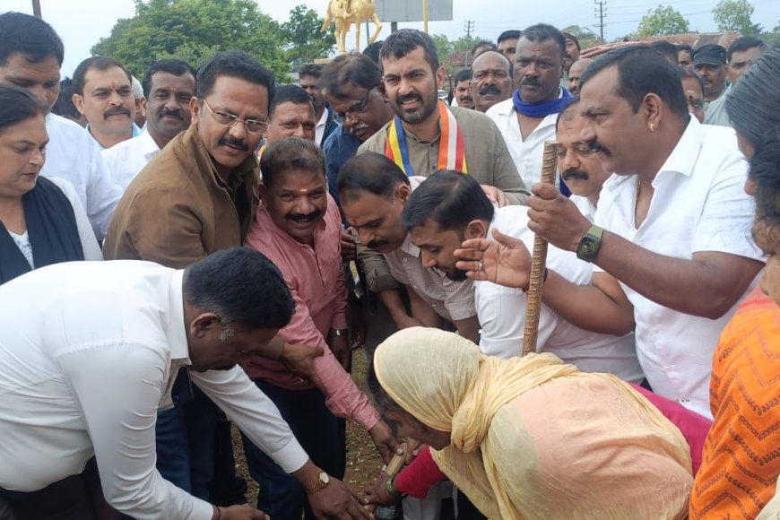 ಮಡಿಕೇರಿ:ಡಾ.ಬಿ.ಆರ್ ಅಂಬೇಡ್ಕರ್ ಪ್ರತಿಮೆ‌ ಸ್ಥಾಪನೆಗೆ ಭೂಮಿ ಪೂಜೆ ನೆರವೇರಿಸಿದ ಶಾಸಕ ಡಾ.ಮಂತರ್ ಗೌಡ