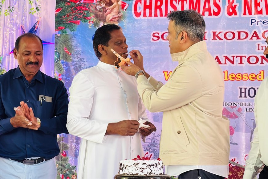 ಅಮ್ಮತ್ತಿಯ ಸಂತ ಅಂತೋಣಿ ಚರ್ಚ್ ಗೆ ಭೇಟಿ ನೀಡಿದ ಶಾಸಕ ಎಎಸ್ ಪೊನ್ನಣ್ಣ:ಕೇಕ್ ಕತ್ತರಿಸಿ ಕ್ರಿಸ್ಮಸ್ ಶುಭಾಶಯ ಕೋರಿದ ಶಾಸಕರು