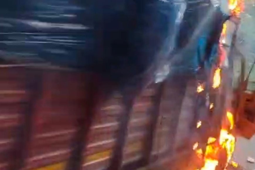 ಮಡಿಕೇರಿ:ರಾಷ್ಟ್ರೀಯ ಹೆದ್ದಾರಿಯಲ್ಲಿ ಲಾರಿ ಬೆಂಕಿಗಾಹುತಿ
