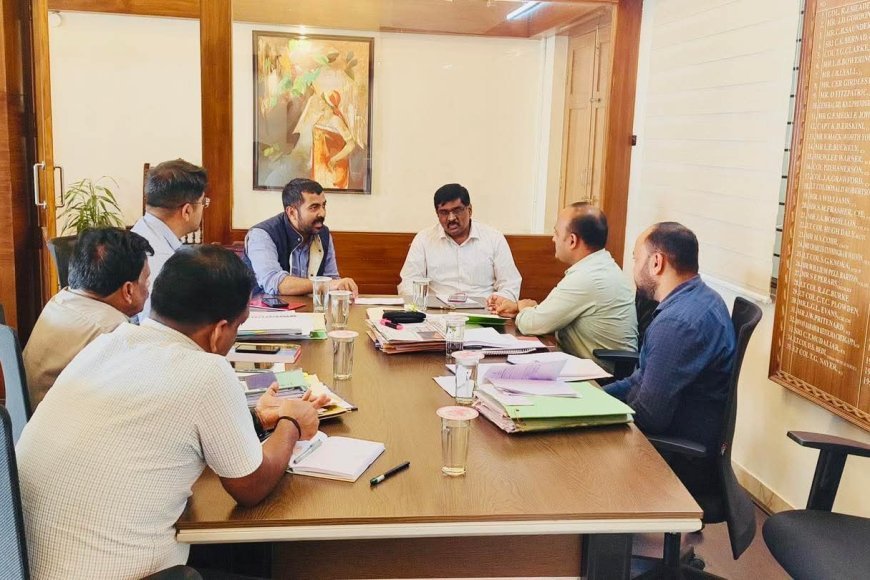 ಜಿಲ್ಲಾಧಿಕಾರಿ, ತಹಶೀಲ್ದಾರ್ ಹಾಗೂ ಕಂದಾಯ ಇಲಾಖಾ ಅಧಿಕಾರಿಗಳೊಂದಿಗೆ ಸಭೆ ನಡೆಸಿದ ಶಾಸಕ ಡಾ.ಮಂತರ್ ಗೌಡ