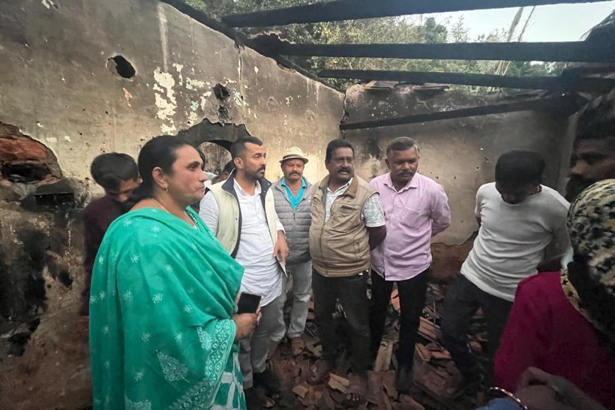 ಕಾಜೂರು; ಮನೆಗೆ ಆಕಸ್ಮಿಕವಾಗಿ ಬೆಂಕಿ ತಗುಲಿ ಮನೆ ಬೆಂಕಿಗಾಹುತಿ;ಸ್ಥಳಕ್ಕೆ ಭೇಟಿ ನೀಡಿ ಪರಿಶೀಲನೆ ನಡೆಸಿದ ಶಾಸಕ ಡಾ.ಮಂತರ್ ಗೌಡ