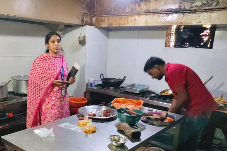 ಅಡಿಗೆ ಅನಿಲ ವ್ಯತ್ಯಯ: ಸೋಮವಾರಪೇಟೆ ಪಟ್ಟಣದ ಹೋಟೆಲ್ ಹಾಗೂ ಬೇಕರಿಗಳಲ್ಲಿ ಆಹಾರ ನಿರೀಕ್ಷಕರಿಂದ ಪರಿಶೀಲನೆ