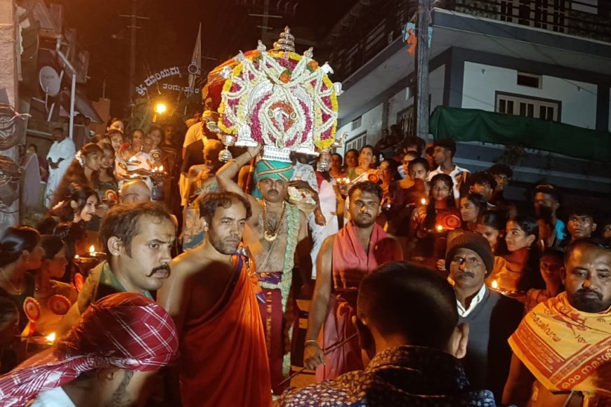 ವಿರಾಜಪೇಟೆ: ಶ್ರೀಮಲೆ ಮಹಾದೇಶ್ವರ ದೇವರ ವಾರ್ಷಿಕ ಉತ್ಸವ ಅಂಗವಾಗಿ ಮೆರವಣಿಗೆ
