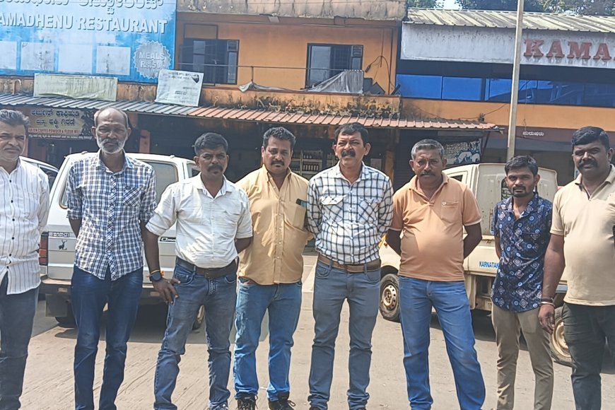 ವಿರಾಜಪೇಟೆ: ಖಾಸಗಿ ಬಸ್ಸು ನಿಲ್ದಾಣದಲ್ಲಿ ಖಾಸಗಿ ವಾಹನಗಳನ್ನು ನಿಲುಗಡೆ ಮಾಡುತ್ತಿರುವುದರಿಂದ ಖಾಸಗಿ ಬಸ್ಸುಗಳಿಗೆ ಸಮಸ್ಯೆ