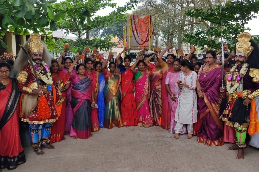ಶನಿವಾರಸಂತೆ:- ಮಹಿಳಾ ದಿನಾಚರಣೆ ಹಾಗೂ ಶಿವಕುಮಾರ ಸ್ವಾಮೀಜಿ ಜಯಂತಿ ಅಂಗವಾಗಿ ಪಟ್ಟಣದಲ್ಲಿ ವಿಜೃಂಭಣೆಯ ಮೆರವಣಿಗೆ