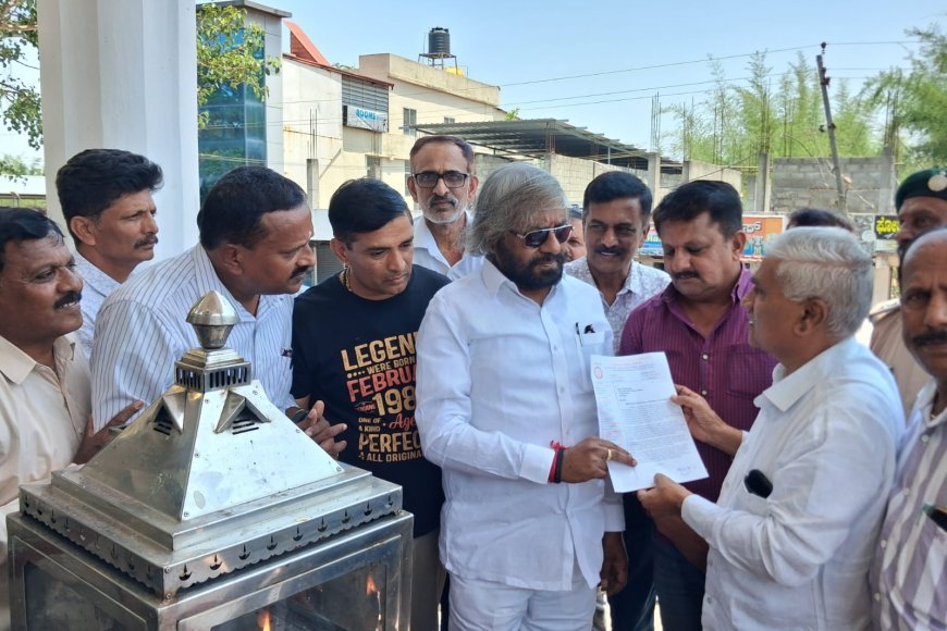 ಕುಶಾಲನಗರ : ವೀರಶೈವ ಮಹಾಸಭಾದ ರಾಷ್ಟ್ರೀಯ ಅಧ್ಯಕ್ಷ ಈಶ್ವರ ಖಂಡ್ರೆಗೆ ಸ್ವಾಗತ ; ರಾಜರ ಗದ್ದುಗೆ, ಕೋಟೆ ಅರಮನೆ ಸಂರಕ್ಷಣೆಗೆ ಸಚಿವರಿಗೆ ಮನವಿ ಪತ್ರ