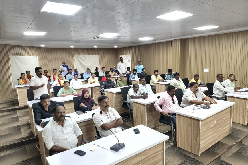ಕುಶಾಲನಗರ : ದಿ.ಆರ್.ಗುಂಡೂರಾವ್ ಪ್ರತಿಮೆ ನಿರ್ಮಾಣ ಕುರಿತ ಮುಖಂಡರ ಸಭೆ