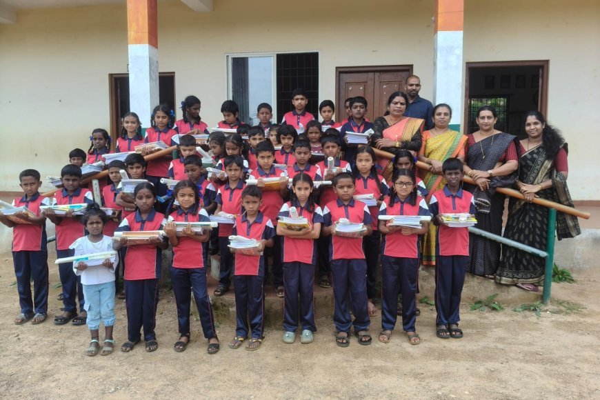 ಕ್ಲೋಸ್ ಬರ್ನ್ ಶಾಲೆಗೆ ನೋಟ್ ಪುಸ್ತಕ ವಿತರಣೆ