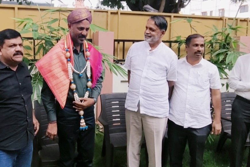 ಆರ್ಟ್ ಆಫ್ ಲಿವಿಂಗ್‌ನ ಪ್ರತಿಷ್ಠಿತ ‘ತೆರೆಮರೆಯ ಸಾಧಕ’ ಪ್ರಶಸ್ತಿ ಪಡೆದ "ಮಾಧ್ಯಮ ಸ್ಪಂದನ" ಸಂಸ್ಥಾಪಕ ಅಜ್ಜಮಾಡ ರಮೇಶ್ ಕುಟ್ಟಪ್ಪ" ರಿಗೆ ಪ್ರತಿನಿಧಿ ಪತ್ರಿಕಾ ಬಳಗದ ವತಿಯಿಂದ ಸನ್ಮಾನ