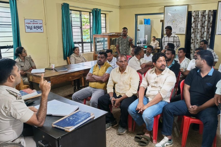 ಟಿಂಬರ್ ಯೂನಿಯನ್ ಸದಸ್ಯರೊಂದಿಗೆ ಸಿದ್ದಾಪುರ ದಲ್ಲಿ ಪೊಲೀಸ್ ಸಭೆ : ಜಿಲ್ಲಾಡಳಿತದ ಆದೇಶ ಪಾಲನೆಗೆ ಸೂಚನೆ